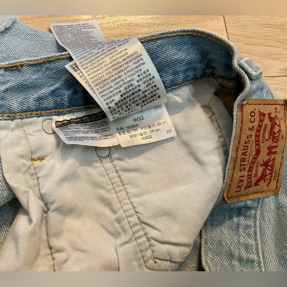 Levi’s Jean Shorts - Picture 6 of 6